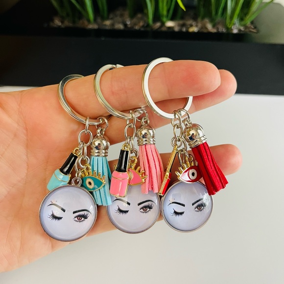 ❌❌SOLD❌❌💥Lot of 3💥Keychains tassel nail polish eye mascara makeup crown red blue - Picture 10 of 11